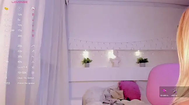 Snapshot of AshleyRoys chatting on January 2025 06:56:02 PM AshleyRoys online show from January 2025 06:56:02 PM