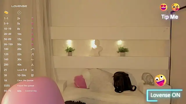 Snapshot of AshleyRoys chatting on January 2025 03:51:01 PM AshleyRoys online show from January 2025 03:51:01 PM