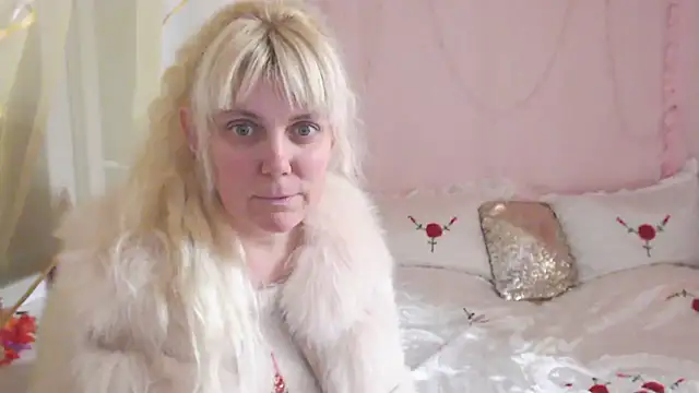 SunnySylvia online show from November 2025 02:20:01 PM