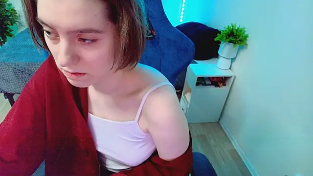 CranberryHot online show from November 2025 04:34:02 AM