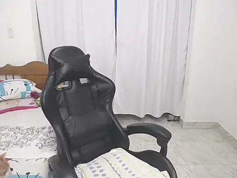 Snapshot of yeslluisa chatting on November 2025 11:23:02 AM yeslluisa online show from November 2025 11:23:02 AM