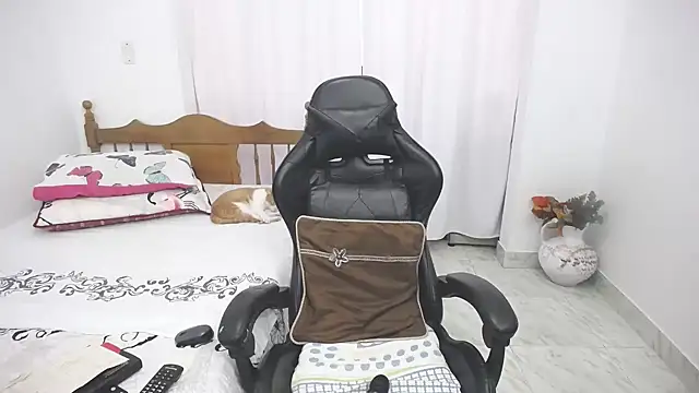 Snapshot of yeslluisa chatting on February 2026 06:48:01 PM yeslluisa online show from February 2026 06:48:01 PM