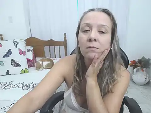 Snapshot of yeslluisa chatting on February 2026 07:46:01 PM yeslluisa online show from February 2026 07:46:01 PM