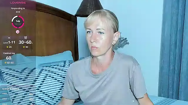 Christine 35 online show from November 2025 12:11:01 PM