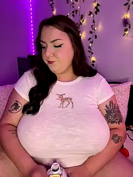 Snapshot of honeyviolet chatting on October 2025 04:09:02 AM honeyviolet online show from October 2025 04:09:02 AM