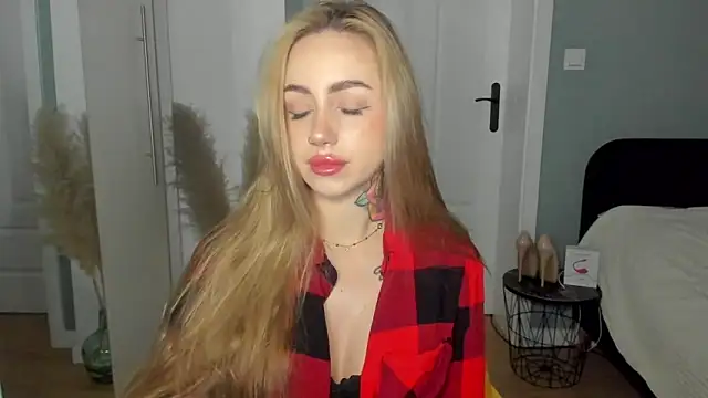 Snapshot of sexyCoralie chatting on May 2026 06:53:01 AM sexyCoralie online show from May 2026 06:53:01 AM