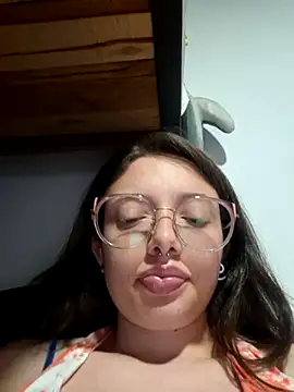 Snapshot of linda-schmidt chatting on June 2026 02:24:02 AM linda-schmidt online show from June 2026 02:24:02 AM