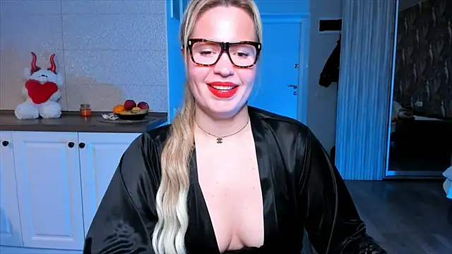 Snapshot of HotTiffani chatting on November 2025 06:52:01 AM HotTiffani online show from November 2025 06:52:01 AM