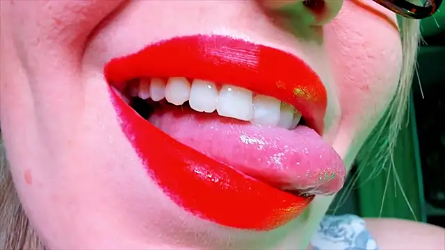 Snapshot of HotTiffani chatting on February 2026 04:51:01 PM HotTiffani online show from February 2026 04:51:01 PM