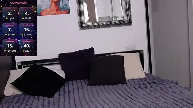 Ashley Ross  online show from October 2025 12:24:01 PM