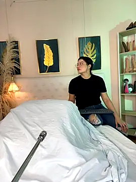 valerie lya online show from November 2025 08:30:01 PM