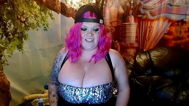 Snapshot of HoneyChambers chatting on November 2025 12:10:01 AM HoneyChambers online show from November 2025 12:10:01 AM