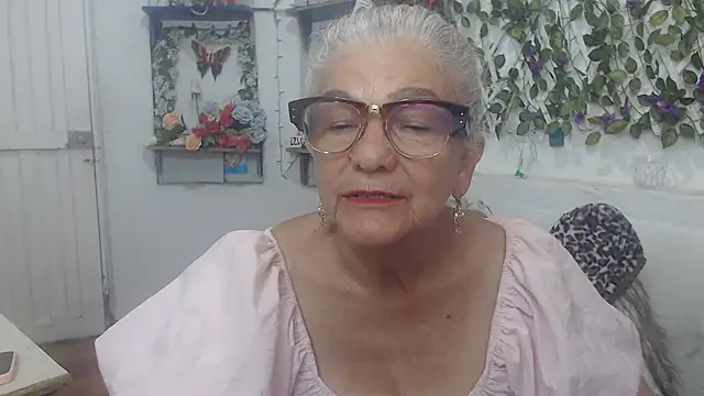 FunnyGrandma online show from December 2024 01:32:01 AM