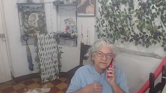 FunnyGrandma online show from November 2025 12:35:02 AM