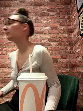 The Snowwhitee online show from January 2026 09:02:02 AM