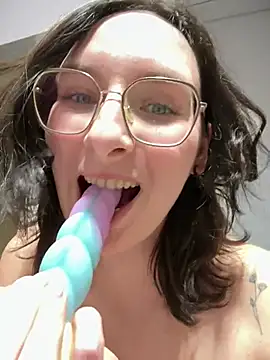 The Snowwhitee online show from February 2026 07:04:02 PM