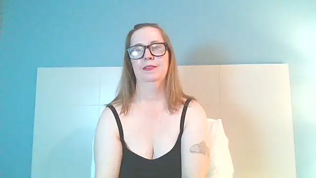 Snapshot of SweetandNaughty1 chatting on January 2025 04:39:02 AM SweetandNaughty1 online show from January 2025 04:39:02 AM