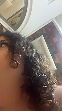 Snapshot of valentinny chatting on November 2025 02:11:01 AM valentinny online show from November 2025 02:11:01 AM