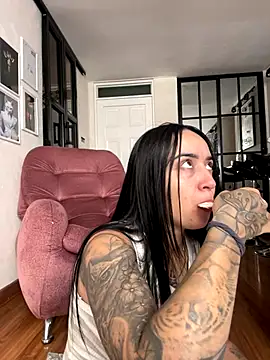 Snapshot of EmmyEvans1 chatting on September 2025 07:40:02 PM EmmyEvans1 online show from September 2025 07:40:02 PM