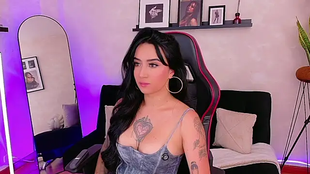 EmmyEvans1 online show from April 2026 07:36:01 PM