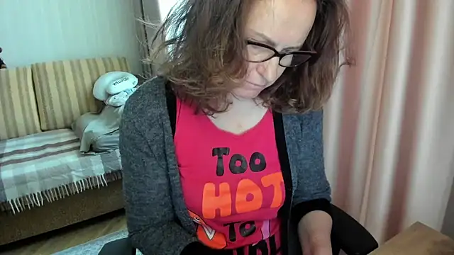 lauraoven online show from May 2026 03:22:02 PM