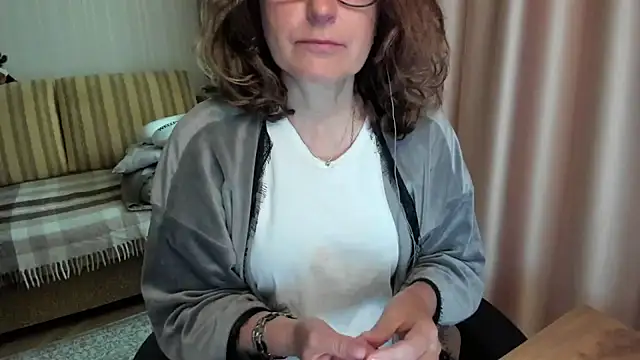 lauraoven online show from May 2026 07:49:01 AM
