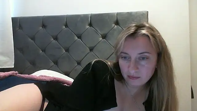 SusanCurt online show from November 2025 10:36:01 AM