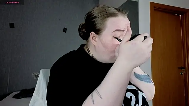 Snapshot of EMMA__CONNOR chatting on September 2025 10:42:02 AM EMMA  CONNOR online show from September 2025 10:42:02 AM