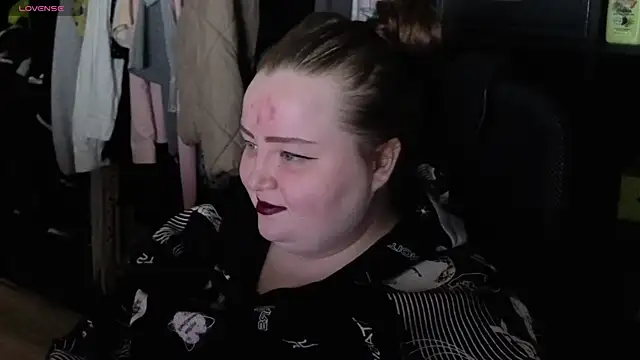 Snapshot of EMMA__CONNOR chatting on October 2025 12:11:01 AM EMMA  CONNOR online show from October 2025 12:11:01 AM