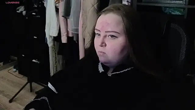 Snapshot of EMMA__CONNOR chatting on October 2025 12:01:02 AM EMMA  CONNOR online show from October 2025 12:01:02 AM