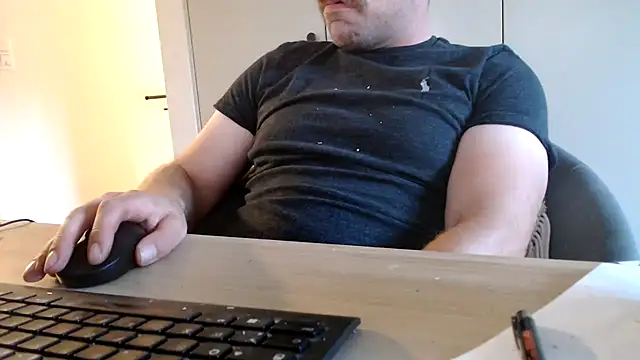 Snapshot of mrbigballs chatting on July 2026 04:19:01 AM mrbigballs online show from July 2026 04:19:01 AM