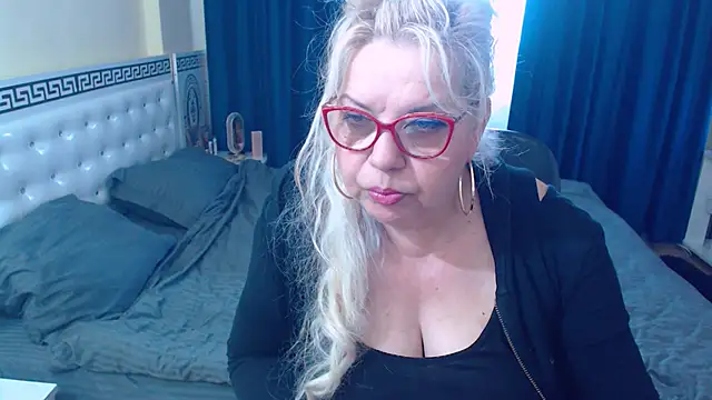 Snapshot of SonyaHotMilf chatting on April 2026 09:01:02 AM SonyaHotMilf online show from April 2026 09:01:02 AM