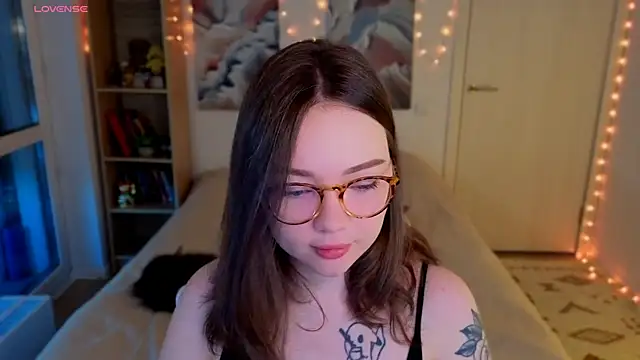 Snapshot of MilenaSaint chatting on April 2026 03:20:01 AM MilenaSaint online show from April 2026 03:20:01 AM