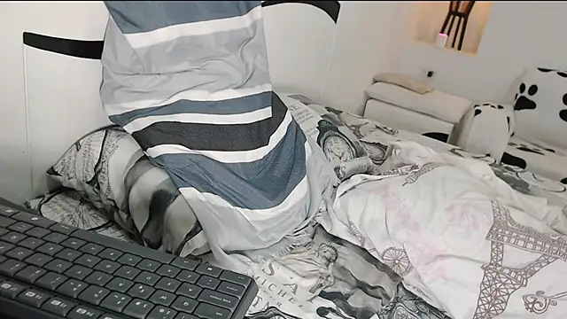 Snapshot of yina-rosse chatting on October 2025 02:15:01 AM yina-rosse online show from October 2025 02:15:01 AM