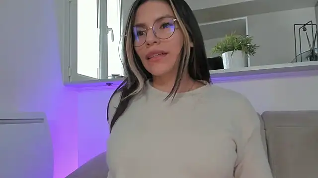 Snapshot of LalieFR chatting on January 2025 10:50:02 AM LalieFR online show from January 2025 10:50:02 AM