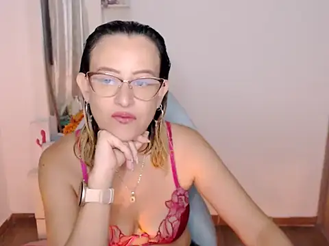 Snapshot of BOREAL_MOON chatting on May 2026 11:10:02 PM BOREAL MOON online show from May 2026 11:10:02 PM