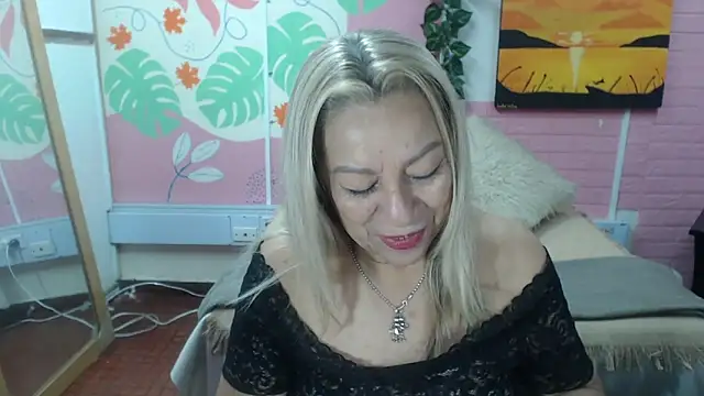 Snapshot of ZAMANTHA chatting on April 2026 03:17:01 PM ZAMANTHA online show from April 2026 03:17:01 PM