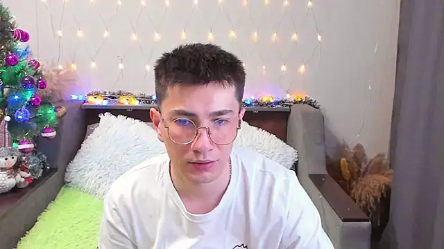 Yumi steve online show from December 2024 10:54:02 PM