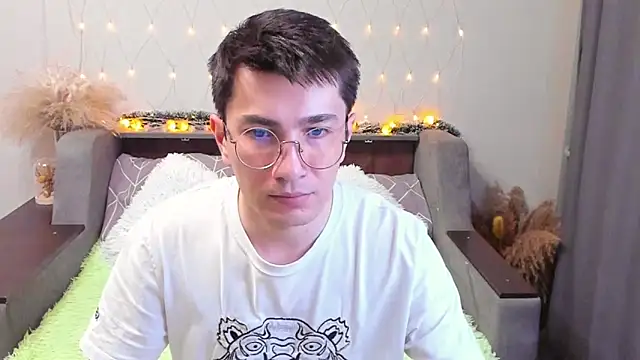 Yumi steve online show from January 2025 12:46:01 AM