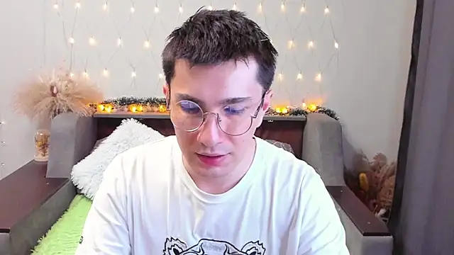 Yumi steve online show from March 2025 11:58:02 PM