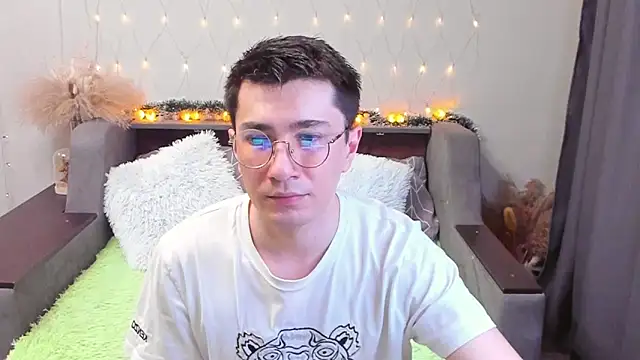 Yumi steve online show from March 2025 08:29:02 PM