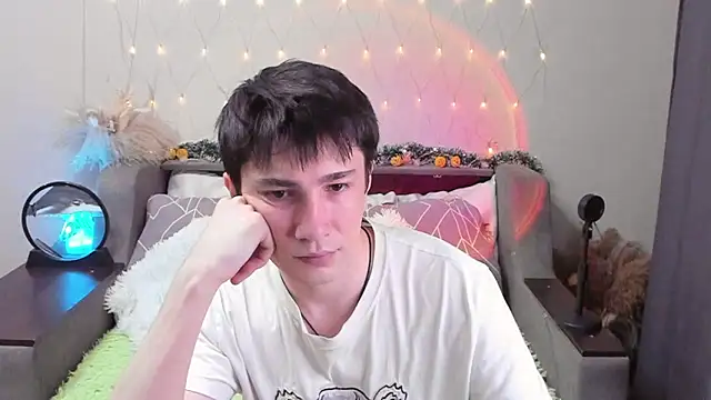 Yumi steve online show from October 2025 06:03:02 PM