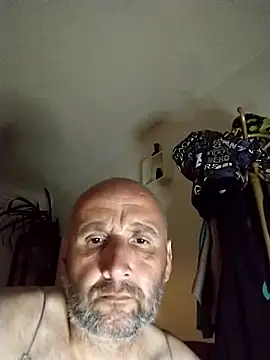 Snapshot of milosek81 chatting on March 2026 09:43:01 PM milosek81 online show from March 2026 09:43:01 PM