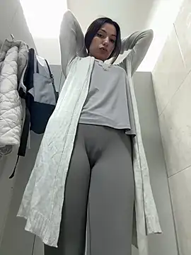 Snapshot of _MiaQueen_ chatting on March 2025 11:35:02 PM MiaQueen online show from March 2025 11:35:02 PM