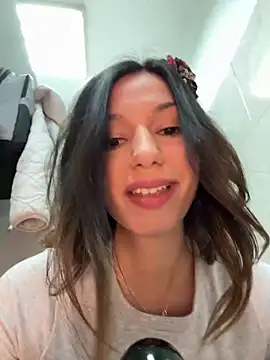 Snapshot of _MiaQueen_ chatting on March 2025 09:37:01 PM MiaQueen online show from March 2025 09:37:01 PM