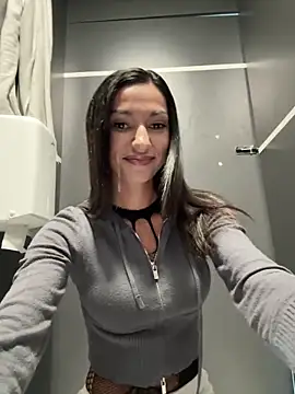 Snapshot of _MiaQueen_ chatting on September 2025 11:30:01 PM MiaQueen online show from September 2025 11:30:01 PM