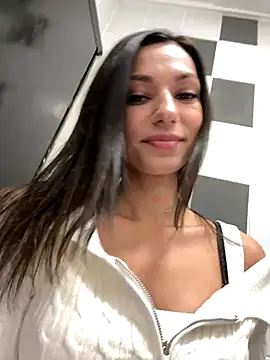 Snapshot of _MiaQueen_ chatting on October 2025 07:23:02 PM MiaQueen online show from October 2025 07:23:02 PM