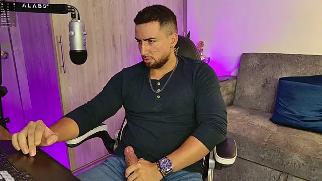 Snapshot of mr_david_cox chatting on February 2025 01:05:02 PM mr david cox online show from February 2025 01:05:02 PM