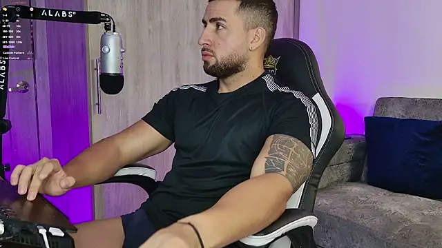 Snapshot of mr_david_cox chatting on February 2025 11:44:02 AM mr david cox online show from February 2025 11:44:02 AM