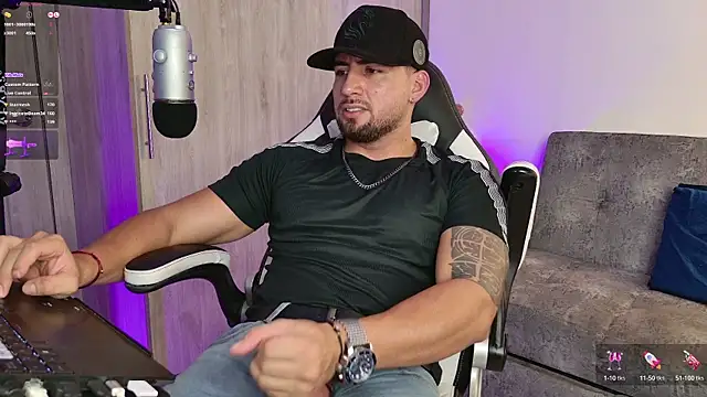 Snapshot of mr_david_cox chatting on February 2025 03:56:01 AM mr david cox online show from February 2025 03:56:01 AM